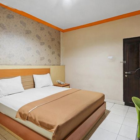Collection O 93163 Hotel Grand Kartika Parepare Exteriör bild