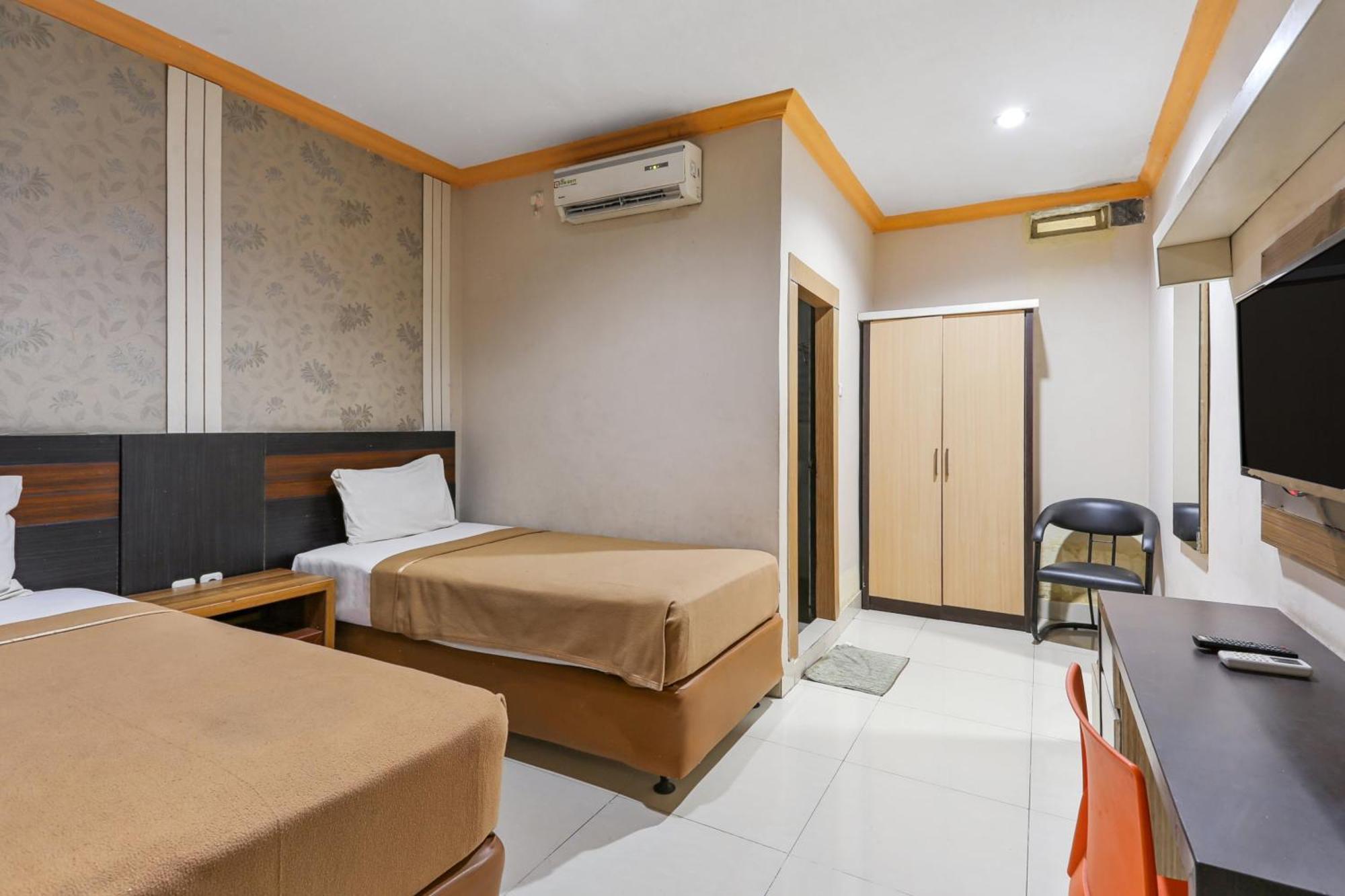 Collection O 93163 Hotel Grand Kartika Parepare Exteriör bild