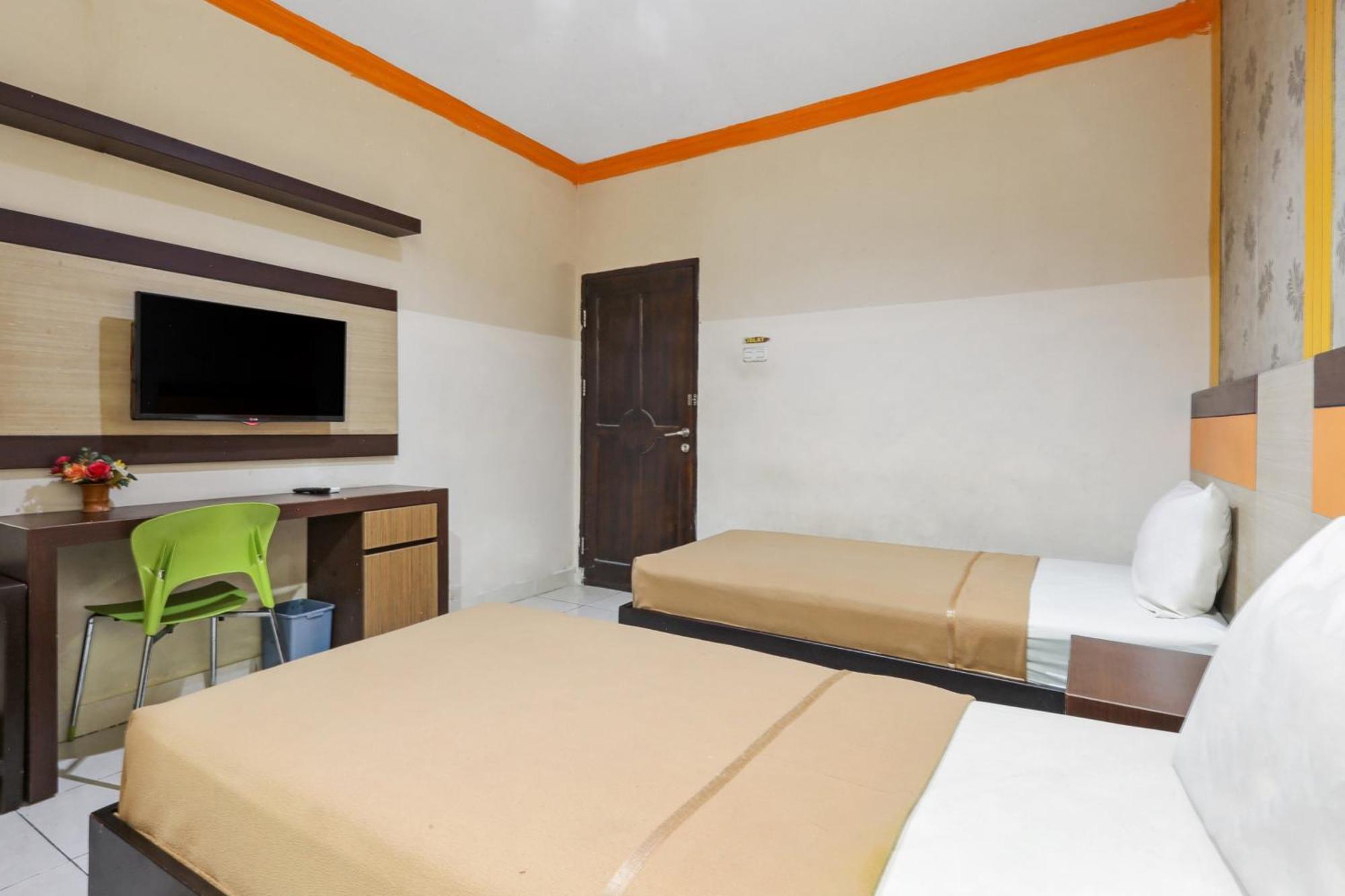 Collection O 93163 Hotel Grand Kartika Parepare Exteriör bild