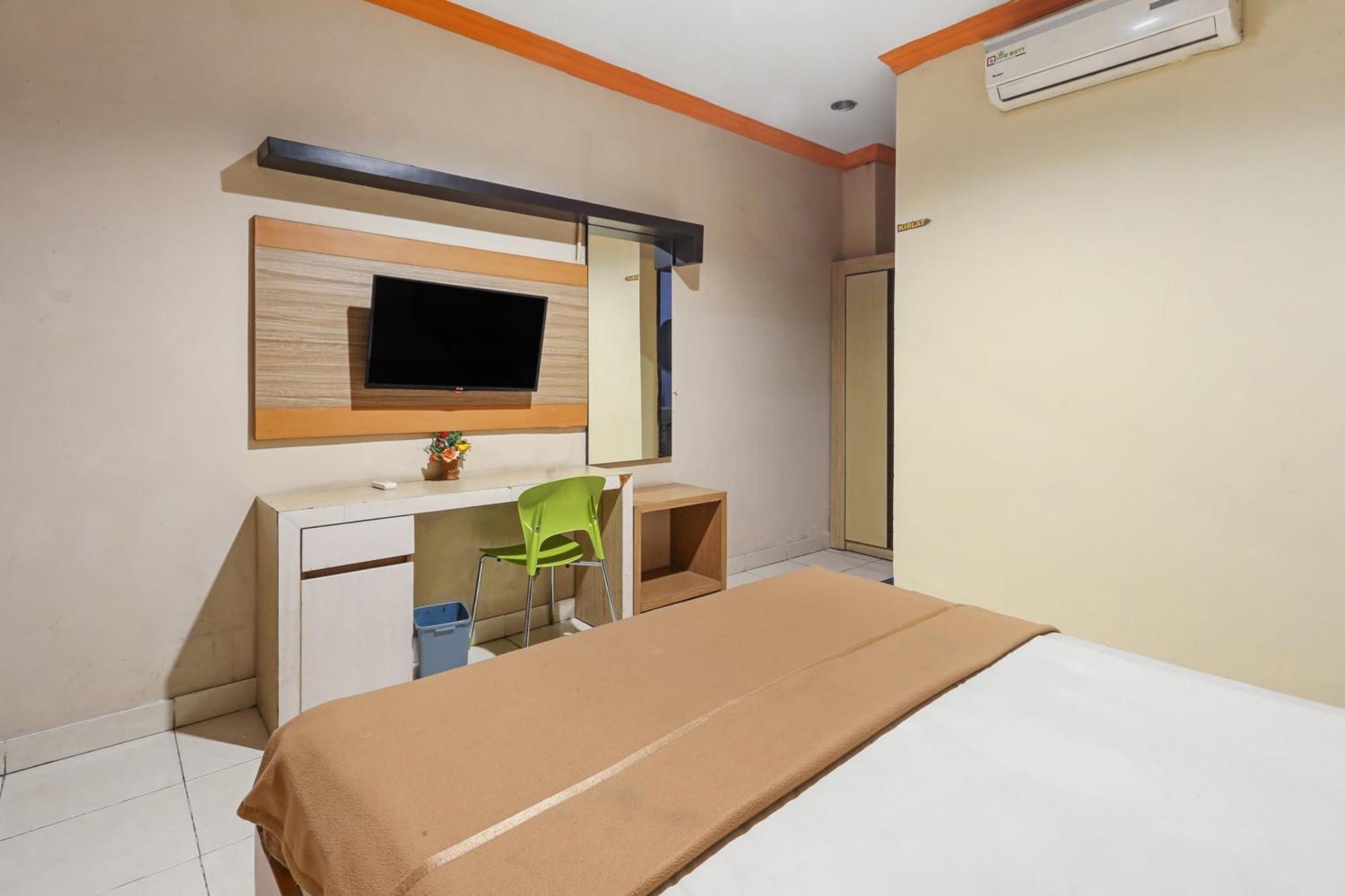 Collection O 93163 Hotel Grand Kartika Parepare Exteriör bild