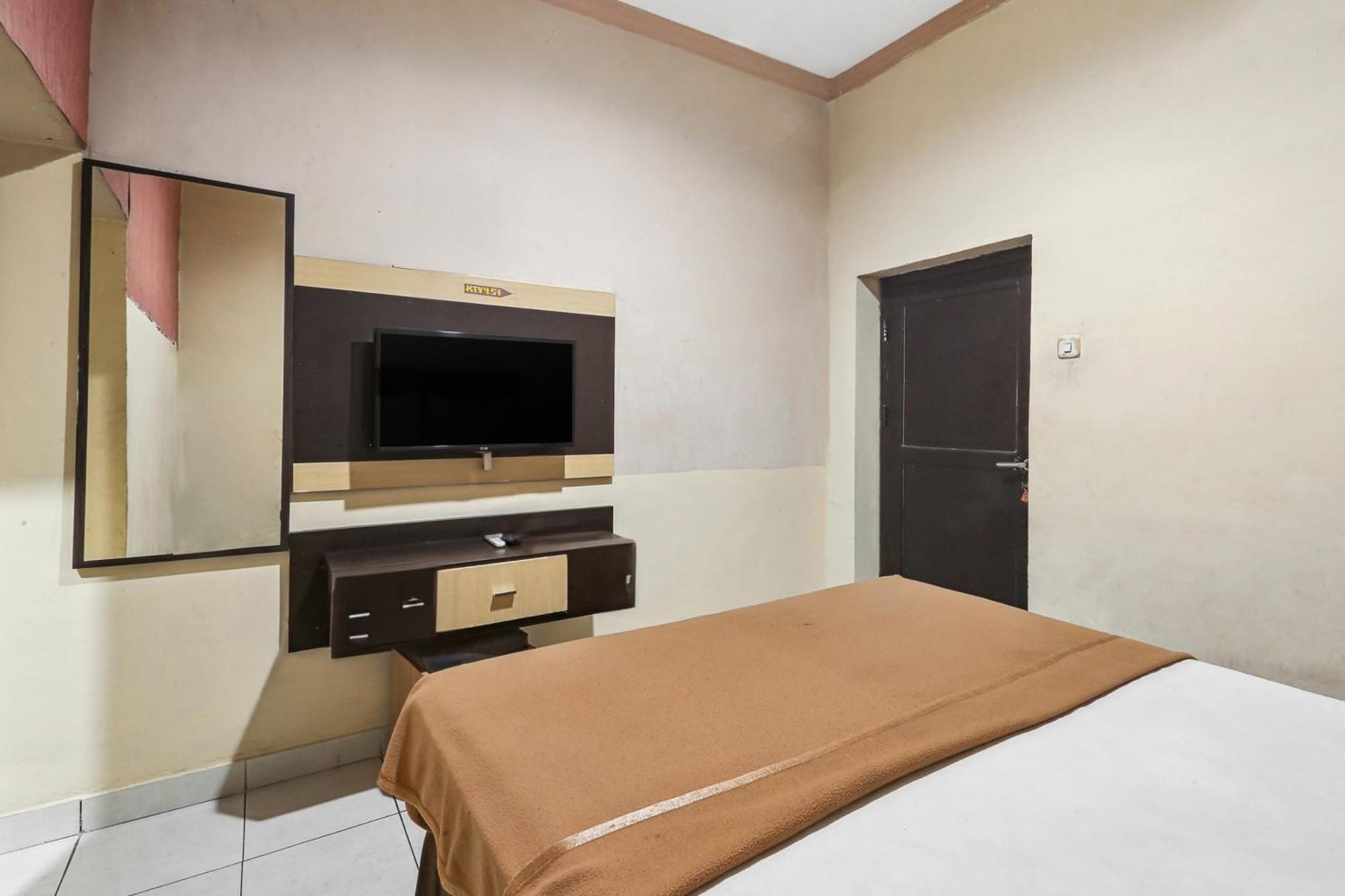 Collection O 93163 Hotel Grand Kartika Parepare Exteriör bild