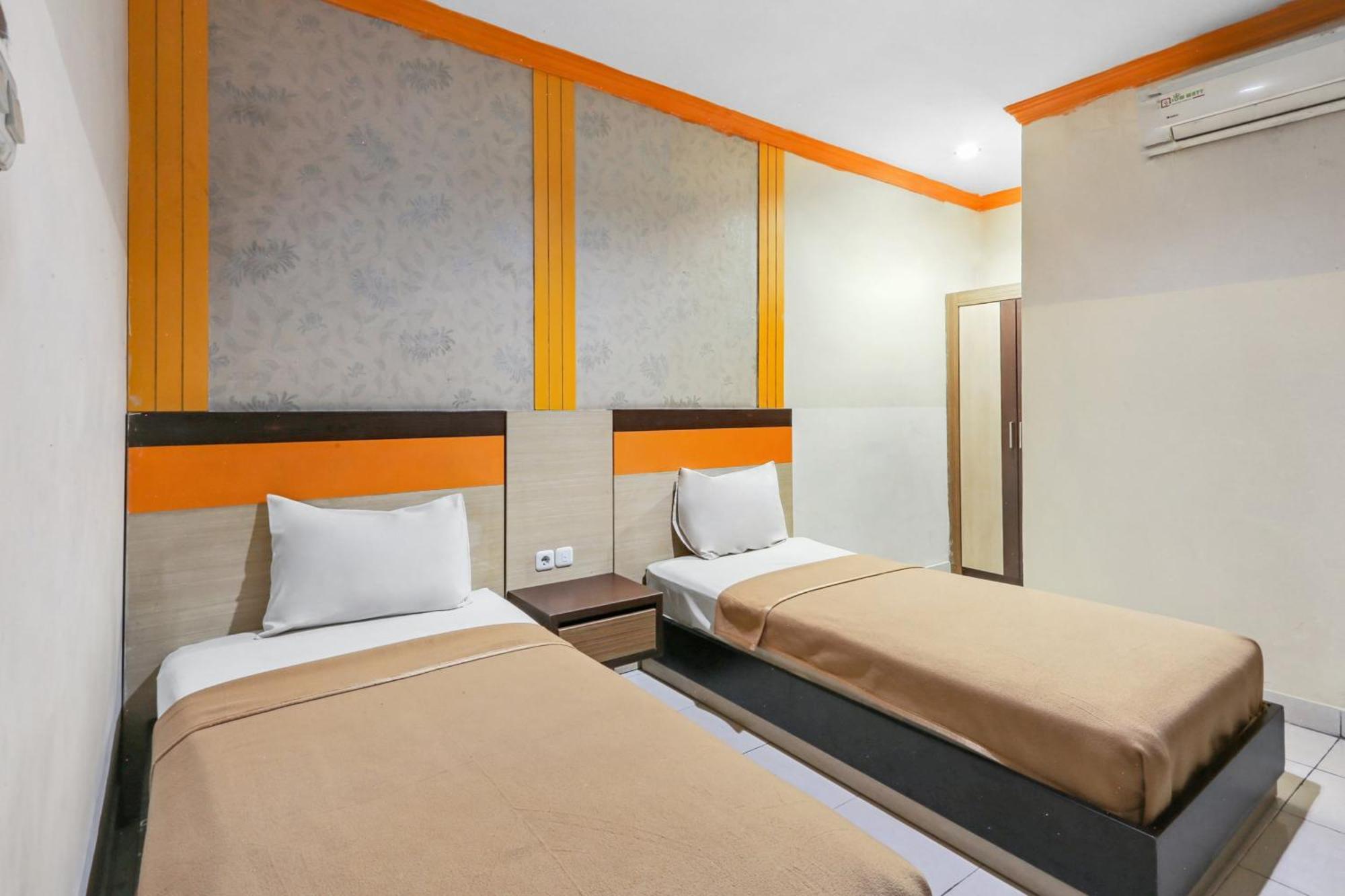 Collection O 93163 Hotel Grand Kartika Parepare Exteriör bild