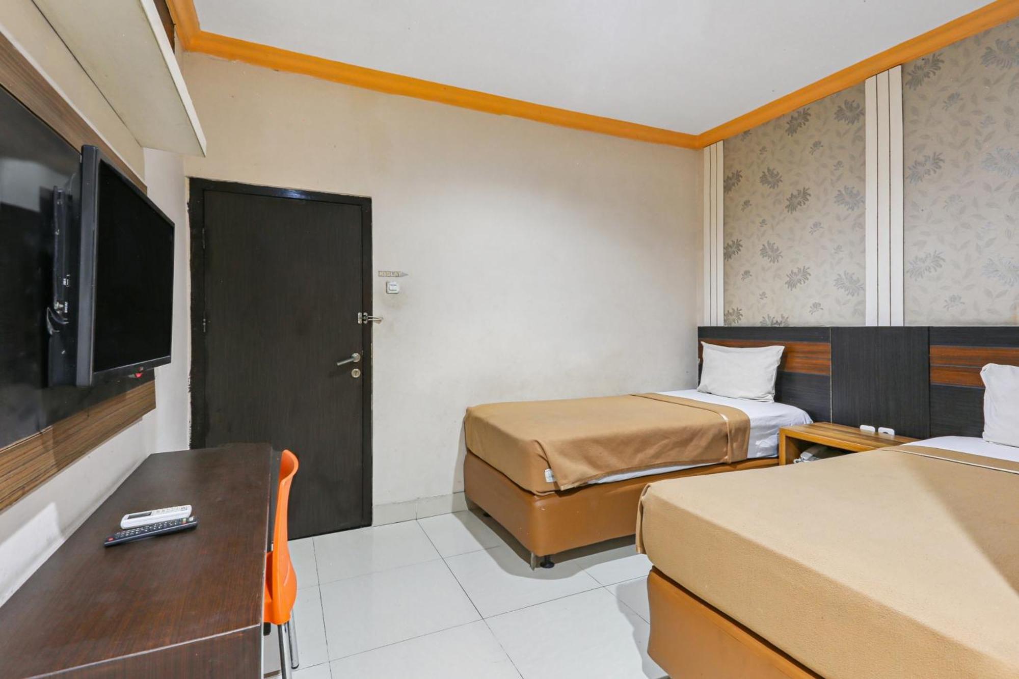 Collection O 93163 Hotel Grand Kartika Parepare Exteriör bild