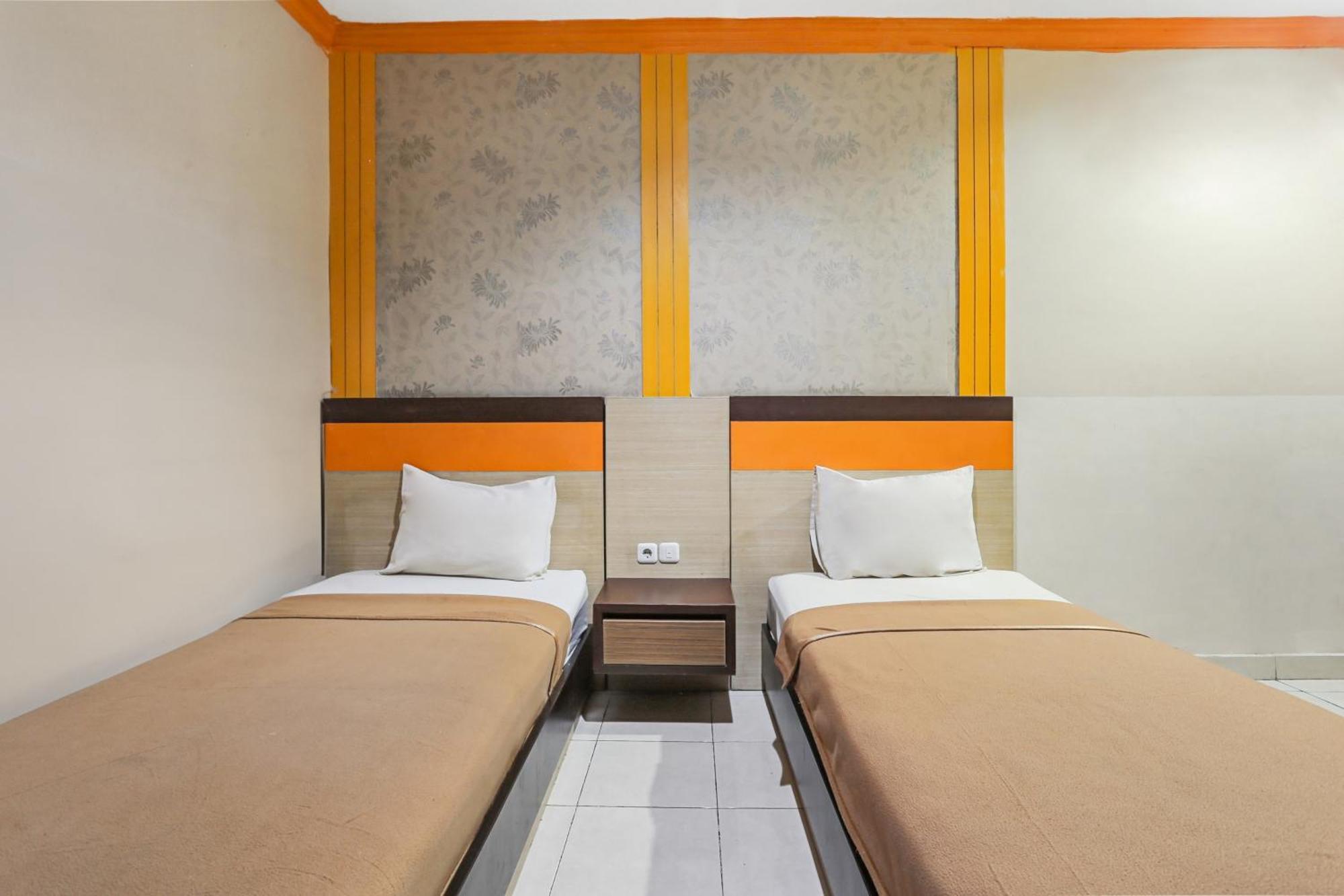 Collection O 93163 Hotel Grand Kartika Parepare Exteriör bild