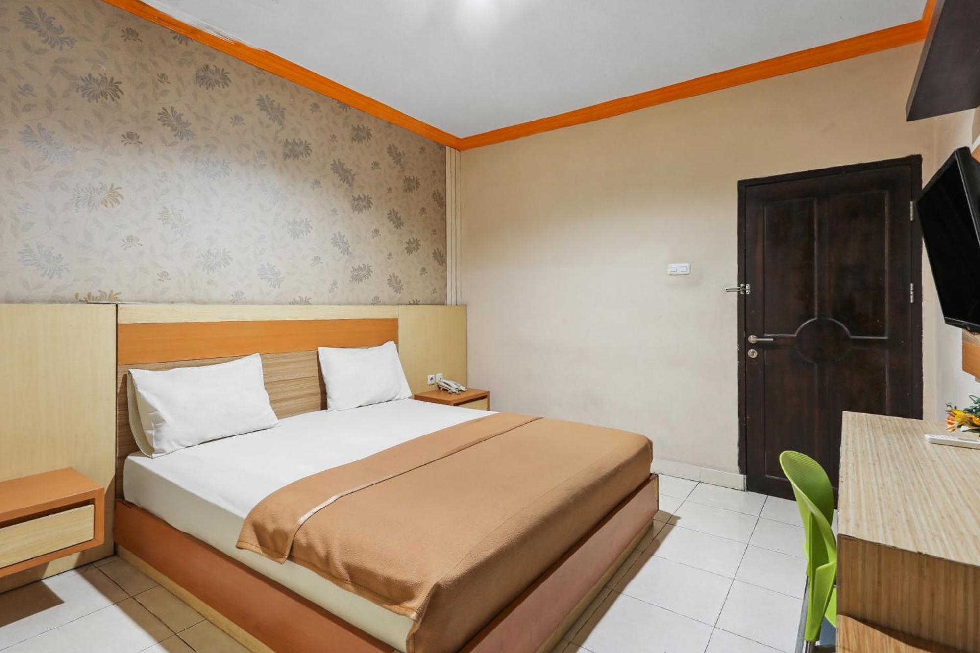 Collection O 93163 Hotel Grand Kartika Parepare Exteriör bild