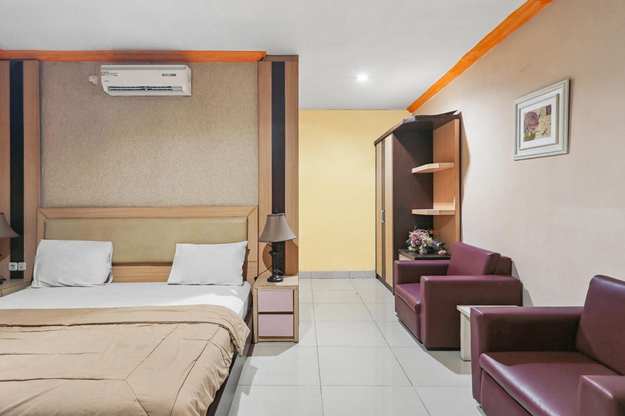 Collection O 93163 Hotel Grand Kartika Parepare Exteriör bild