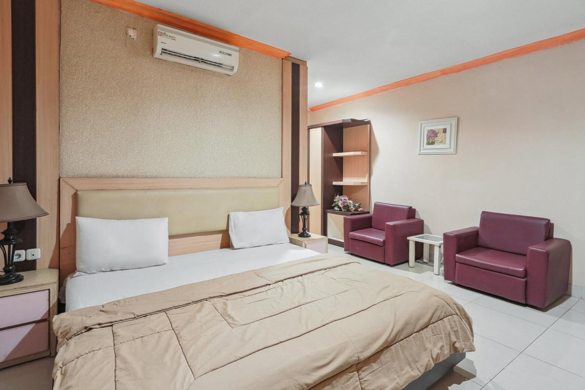 Collection O 93163 Hotel Grand Kartika Parepare Exteriör bild