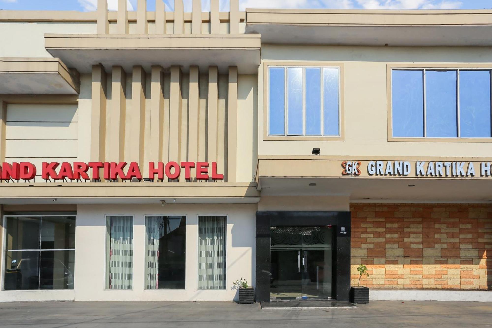 Collection O 93163 Hotel Grand Kartika Parepare Exteriör bild